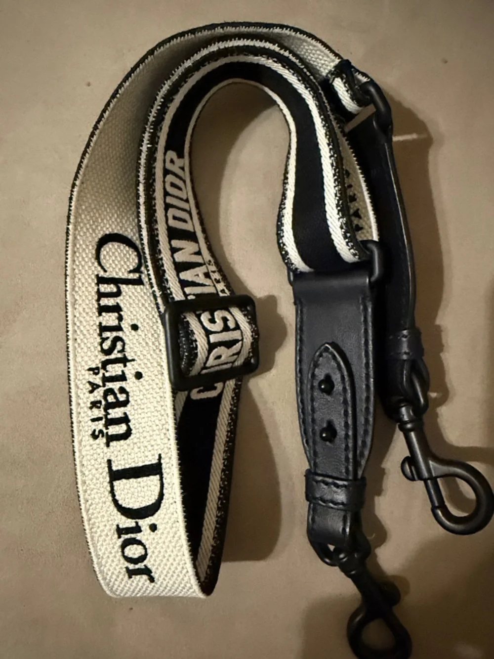 Authentic Dior canvas embroidered shoulder strap with black ultramatte hardware - Picture 4 of 13